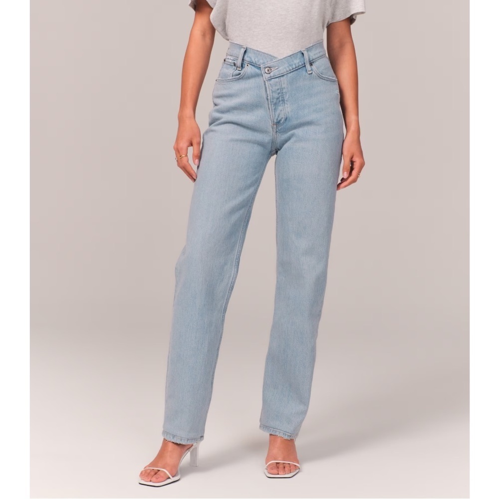 NWT Abercrombie & Fitch The Dad High Rise Asymmetrical Straight Short Jeans